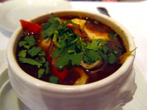 Recept online: Ryb polvka s paprikou: Vivn a pikantn polvka  s rybm masem vaenm ve vvaru a blm vn, s kousky papriky